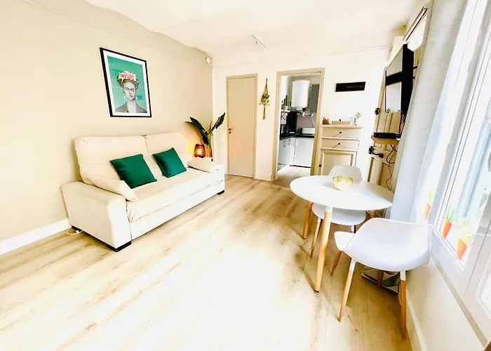 Maisonnette Bas Suquet, 200m Plages, 700m Palais, Au Calme