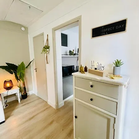 Appartement Maisonnette Bas Suquet, 200m Plages, 700m Palais, Au Calme