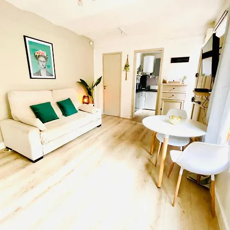 Maisonnette Bas Suquet, 200m Plages, 700m Palais, Au Calme